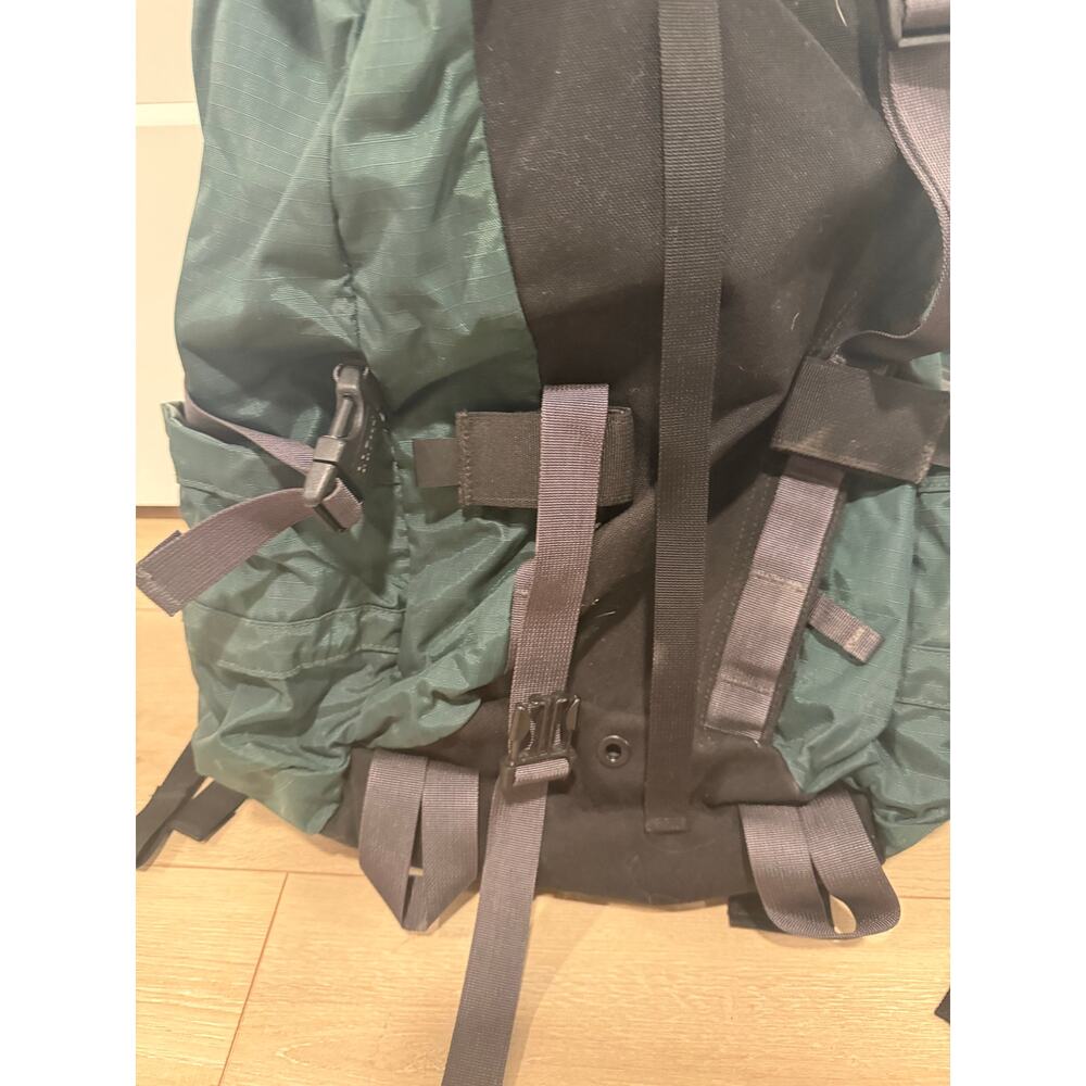 L.L. Bean Hiking Backpack Adult Size Green JM - Picture 3 of 10